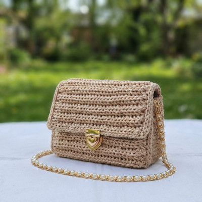 Handmade Beige Crochet Crossbody Bag with Gold Heart Clasp